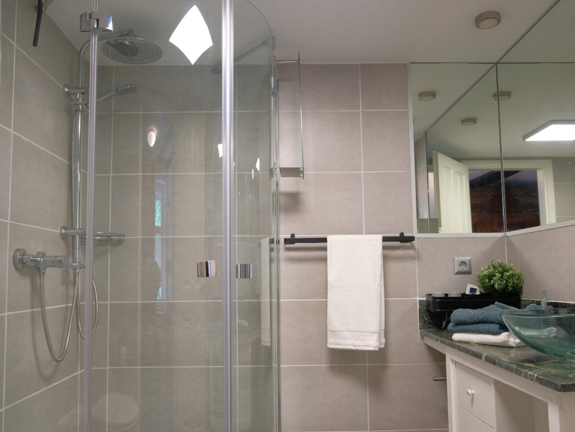 Apartment Beim Bildhauer Karl F Trendelburg